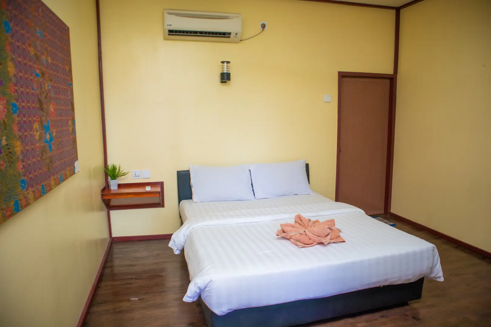 Cabin Room (Twin/Queen)
