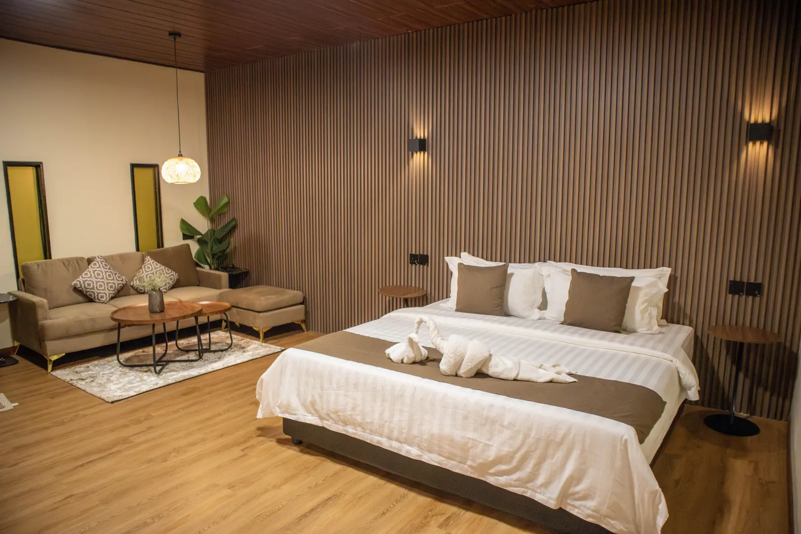 Deluxe Room (King)